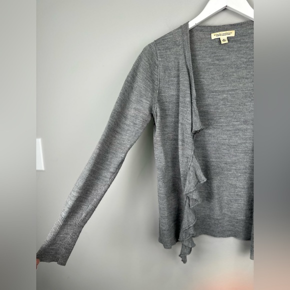 Banana Republic Gray Italian Yarn Ruffle Button Cardigan Sweater Medium - Picture 3 of 9